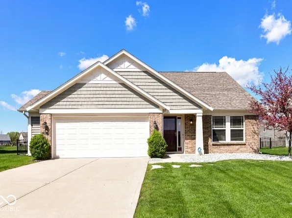 6236 N Woods Edge Ct, McCordsville, IN 46055