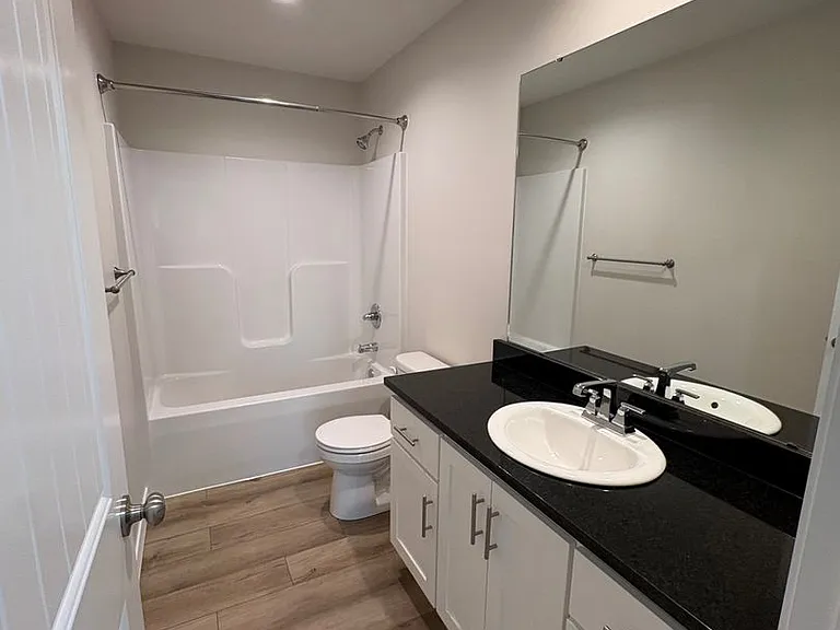 4354 W Riley St — Photo 7