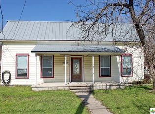 717 Bois Darc St, Lockhart, TX 78644