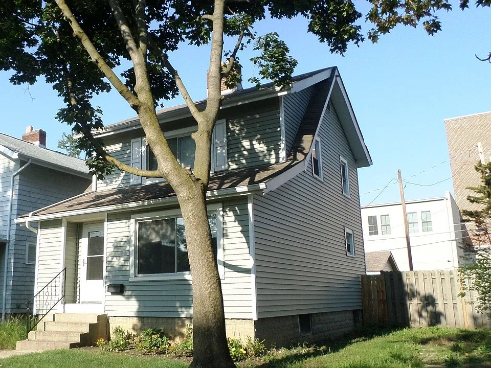 1363 Hollywood Pl