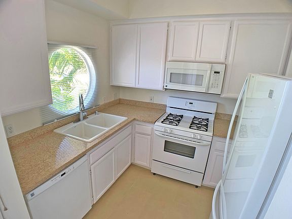 Remodeled Kitchen, New Quartz Counters, New Floor Tile, New Appliances