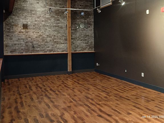 2nd image of 5727A Dunsmuir Ave