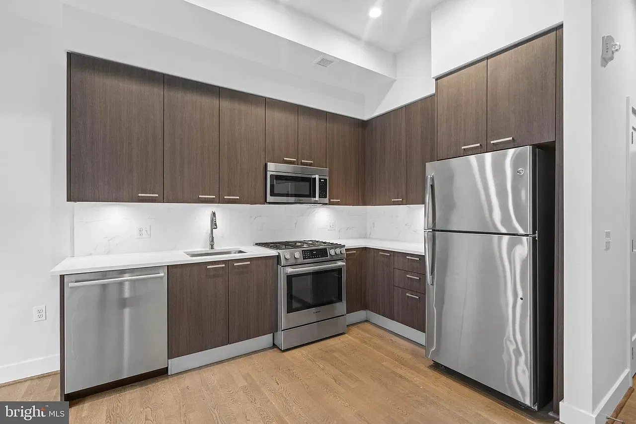 525 Water St SW — Photo 3