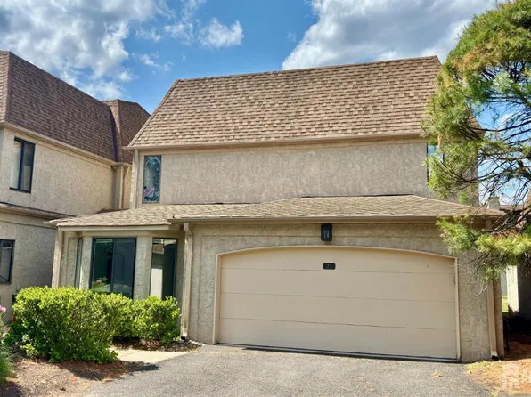21 Carriage Pl, Edison, NJ 08820