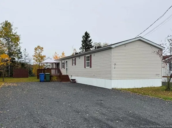 31 Lombardie St, Edmundston, NB E7B 2X8