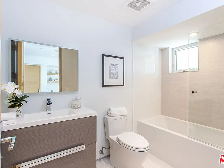 1413 Queens Rd — Photo 27