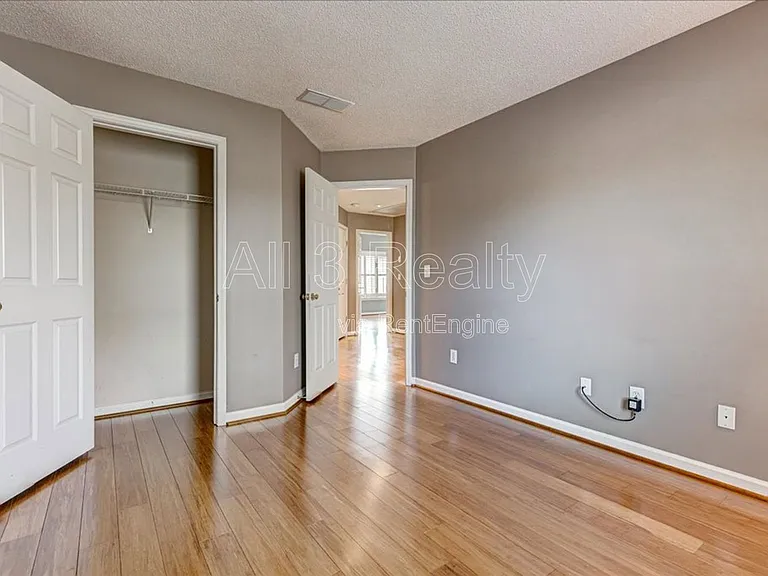2540 Alvecot Cir — Photo 17
