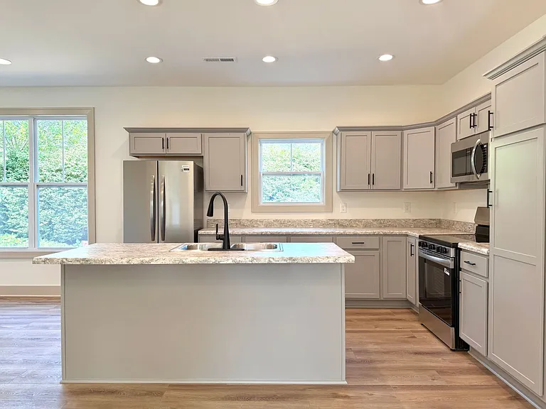 489 S Main St — Photo 8
