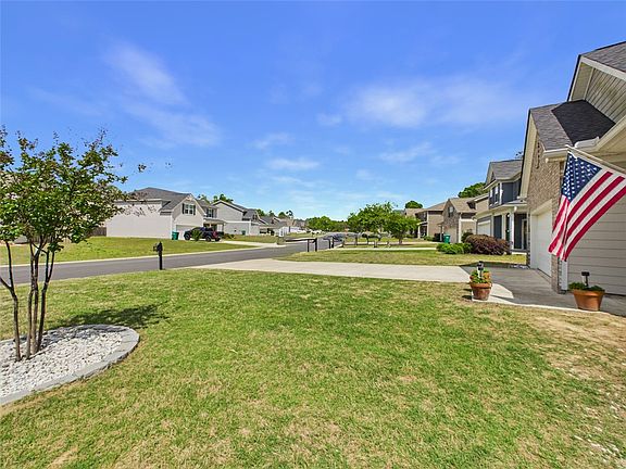 3rd image of 129 Wood Hill Dr