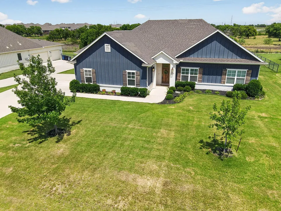 1506 Back Stretch Dr
