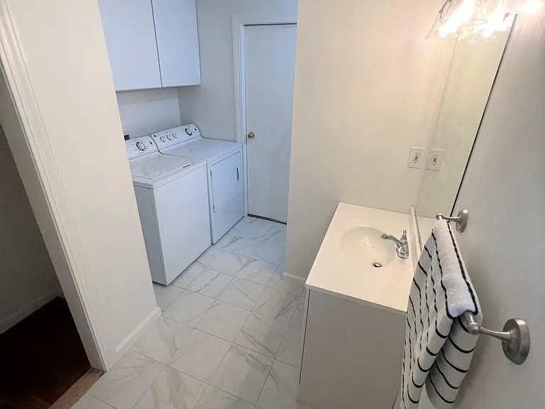 Master Bath / Laundry