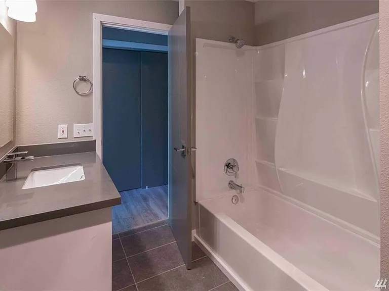1530 Aurora Ave N #400 — Photo 5