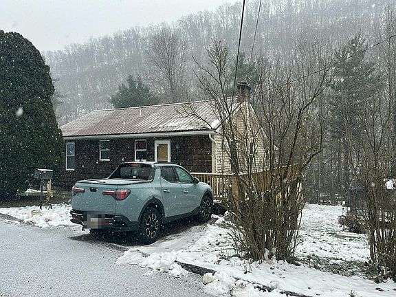 2nd image of 344 Sandt St