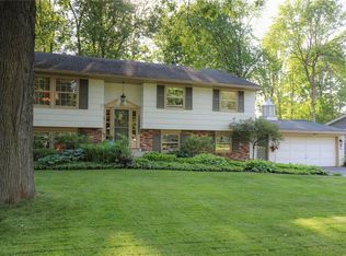 22 Bright Oaks Dr, Rochester, NY 14624