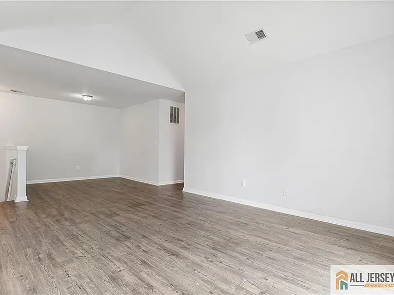 2602 Cypress Ln — Photo 8