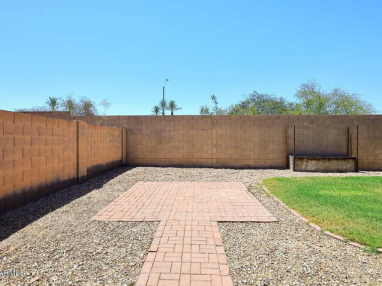 10945 W Loma Ln — Photo 30