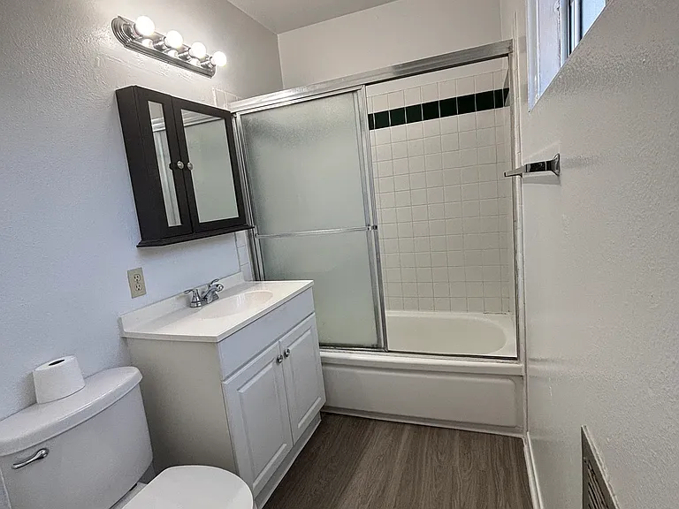 2341 Walnut Ave #4 — Photo 4