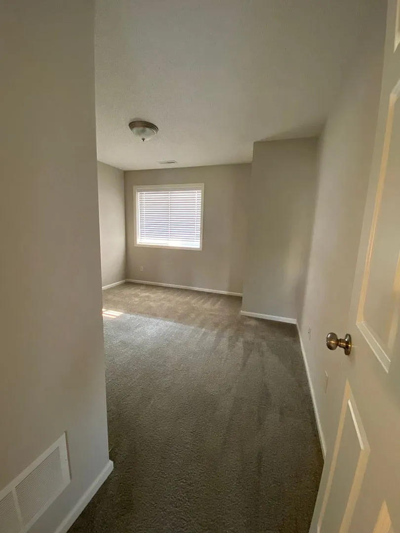 Updated 2 Bedroom Town Home — Photo 4
