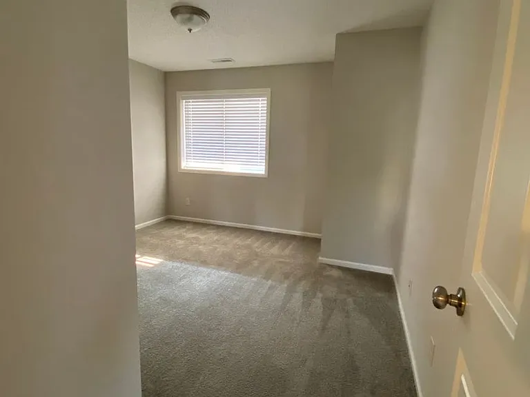1539B Gunston Dr — Photo 4