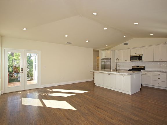 4th image of 4456 Estrella Ave