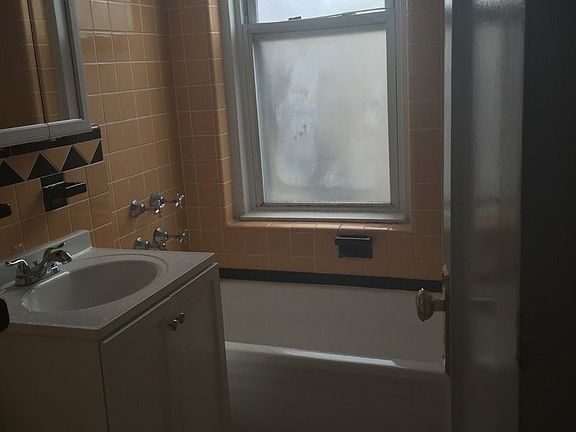 5th image of 2828 Kings Hwy APT G2