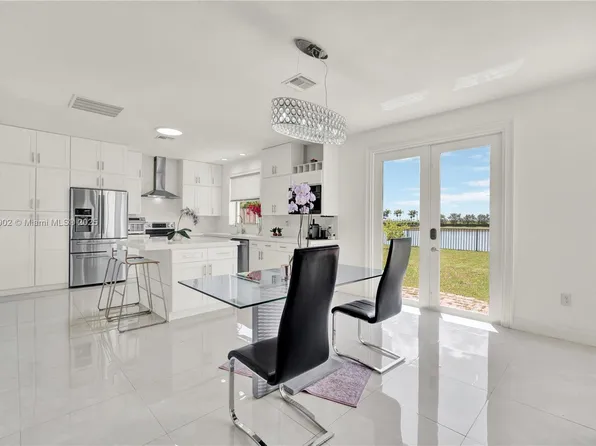 557 SE 37th Pl, Homestead, FL 33033