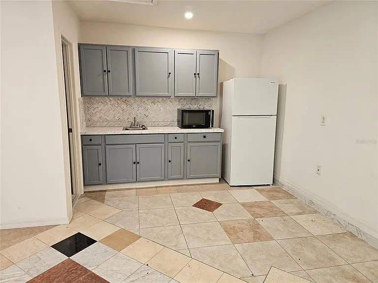 557 Eagle Ct — Photo 8