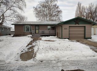 310 S 4th St, Drayton, ND 58225