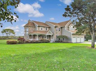16 Polo Grounds Ln, East Quogue, NY 11942