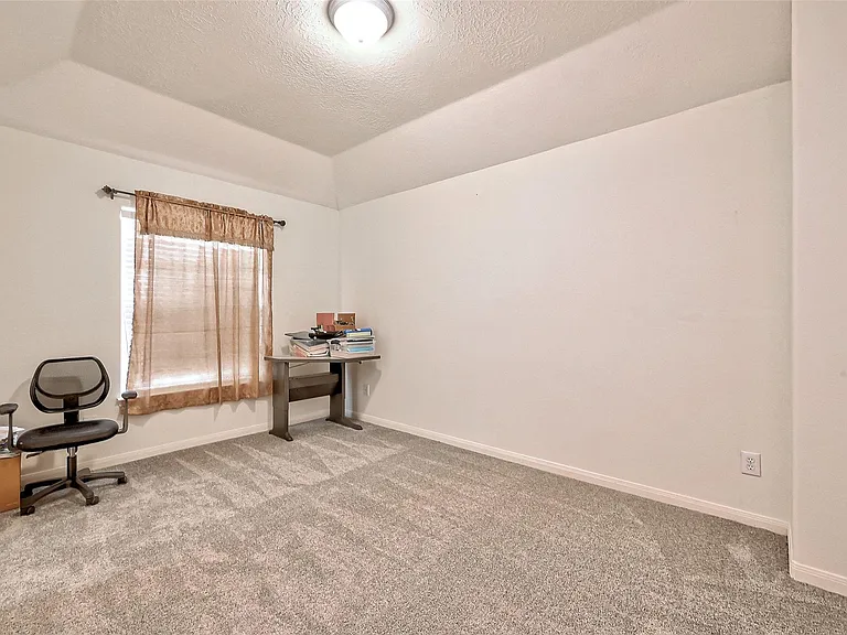 6806 Rhodes Ct — Photo 36