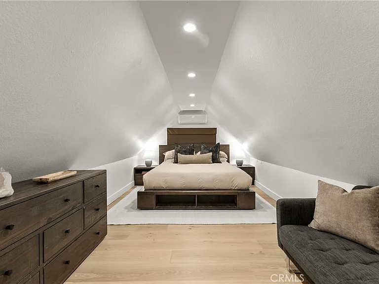 739 Manzanita Dr — Photo 18