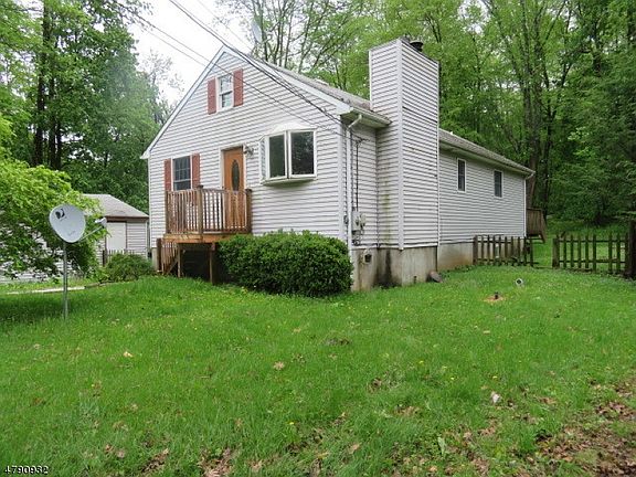 3rd image of 16 Mountainside Dr