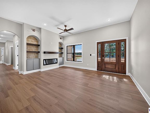 5th image of 2492 Roundtop Rd