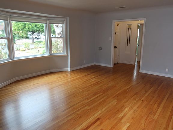 3rd image of 528 S Orchard Dr