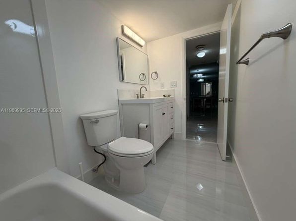 301 SE 3rd St APT 109