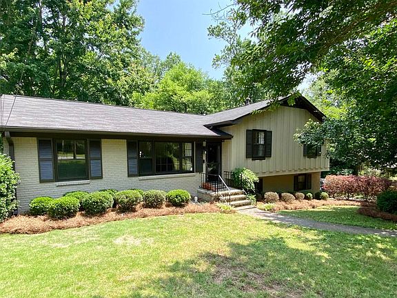 5th image of 944 Shady Brook Cir