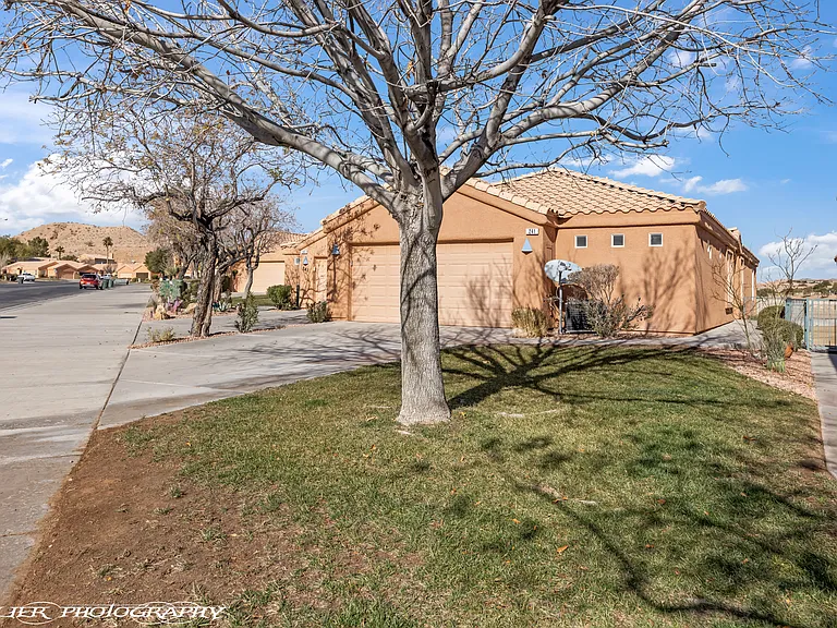 241 Palmer Ln — Photo 37