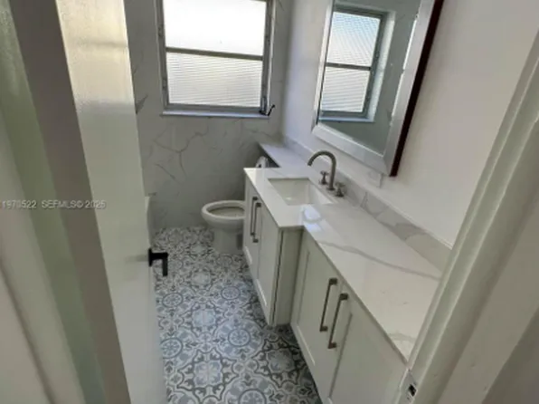 34 SE 3rd Ter, Dania, FL 33004