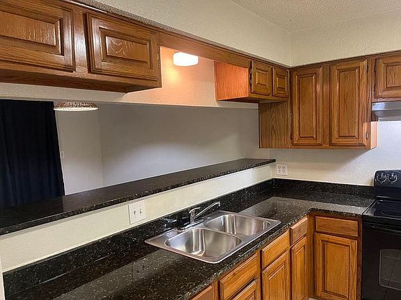 5th image of 2045 W Walnut St Unit A