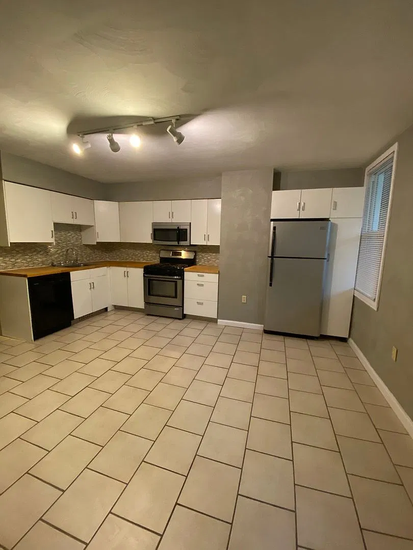 3 BR / 2 Full Bath House Now Showing! — Photo 1