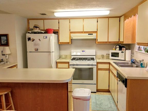3rd image of 153 Damon Cir
