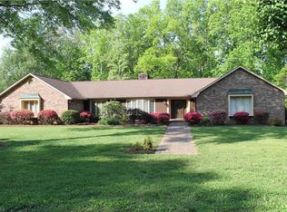 108 Wood Cove Dr, Mount Airy, NC 27030