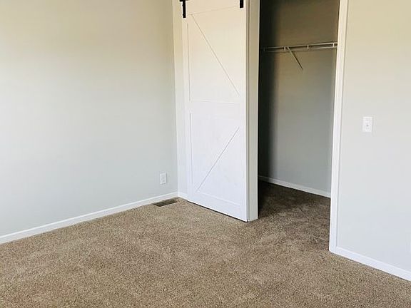 4th image of 3670 Emerald Park Dr