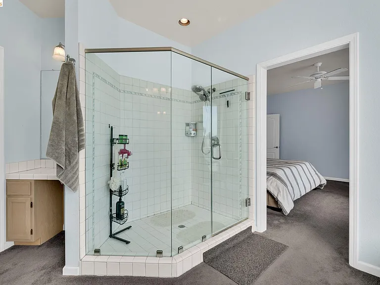 5640 Edgeview Dr — Photo 41
