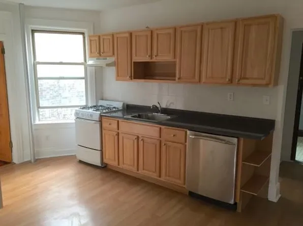 3053 23rd St, Astoria, NY 11102