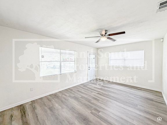 5th image of 2152 Colonial Ave