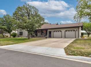 604 Prospect Cir, Marshall, MN 56258