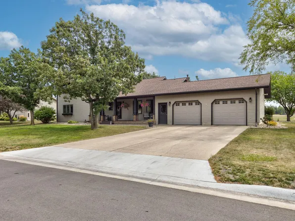 604 Prospect Cir, Marshall, MN 56258