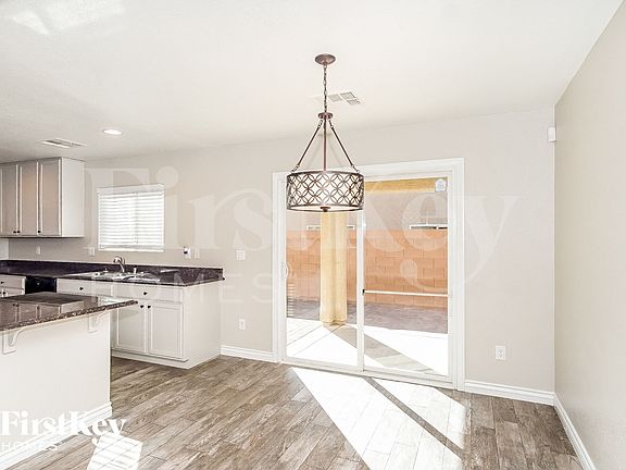 4th image of 7051 Town Forest Ave