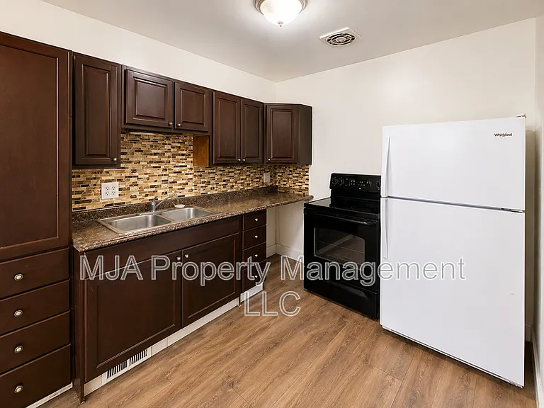 752 N Irving St #752-4 — Photo 3